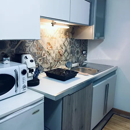 The White Cat Nyaraló