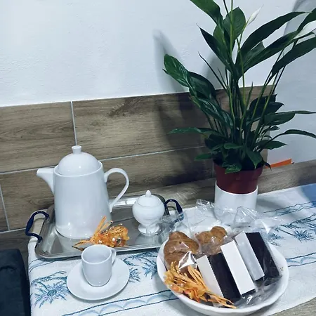 The White Cat Nyaraló *