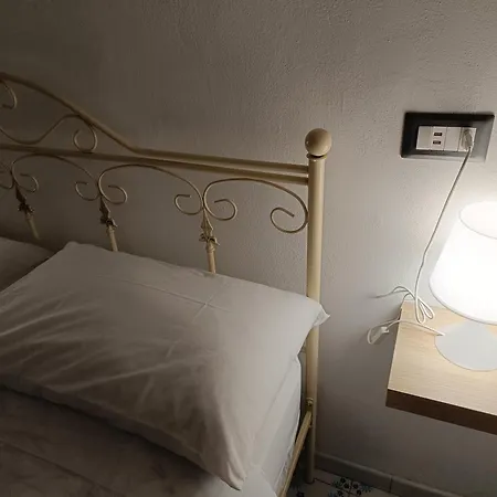 The White Cat Nyaraló *