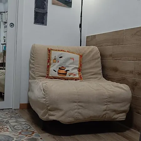 The White Cat Nyaraló Nápoly