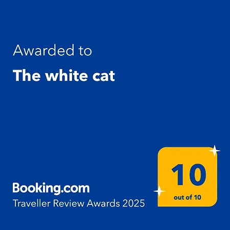Dom wakacyjny The White Cat *